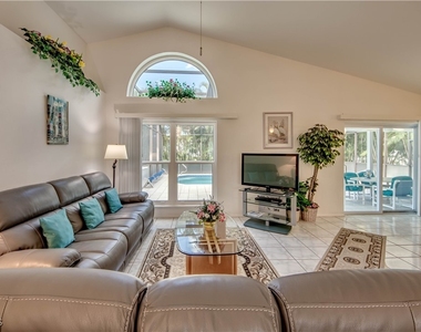 4406 Sw 25th Avenue - Photo Thumbnail 5