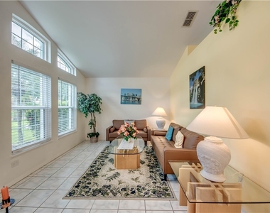 4406 Sw 25th Avenue - Photo Thumbnail 2