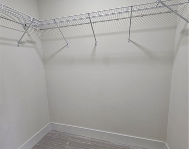 874 Apartment Street E - Photo Thumbnail 17