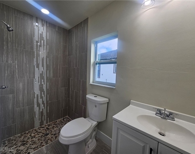 874 Apartment Street E - Photo Thumbnail 15