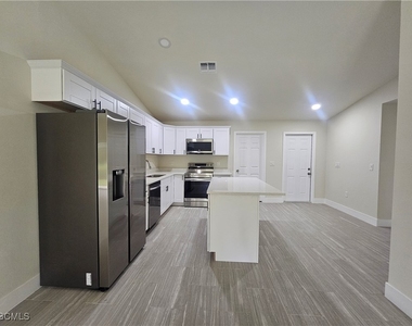 874 Apartment Street E - Photo Thumbnail 5