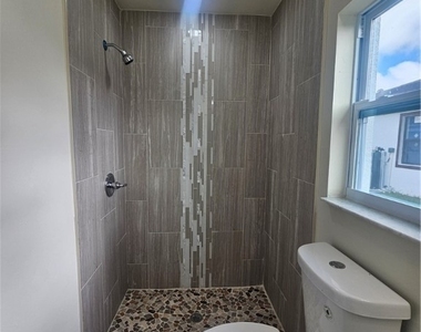 874 Apartment Street E - Photo Thumbnail 16