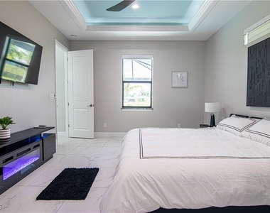 1833 Sw 11th Terrace - Photo Thumbnail 11