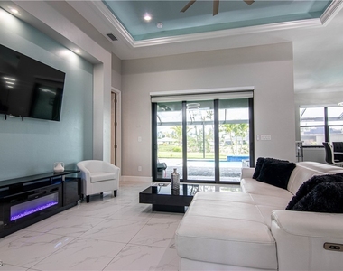 1833 Sw 11th Terrace - Photo Thumbnail 3