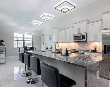 1833 Sw 11th Terrace - Photo Thumbnail 6