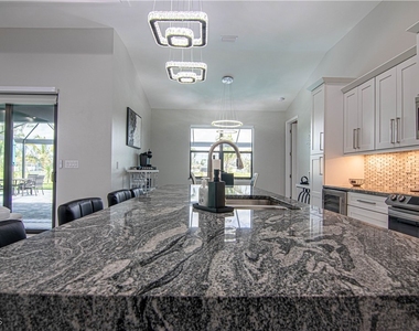 1833 Sw 11th Terrace - Photo Thumbnail 7