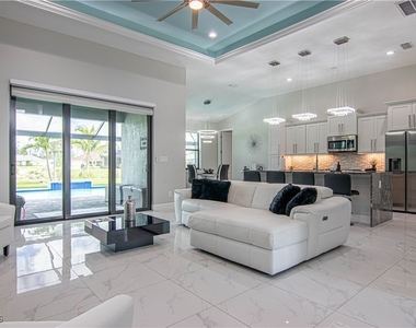 1833 Sw 11th Terrace - Photo Thumbnail 2