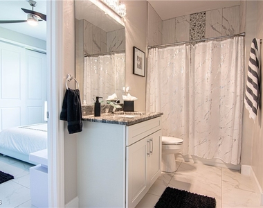 1833 Sw 11th Terrace - Photo Thumbnail 18