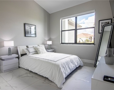 1833 Sw 11th Terrace - Photo Thumbnail 15