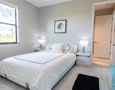1833 Sw 11th Terrace - Photo Thumbnail 16