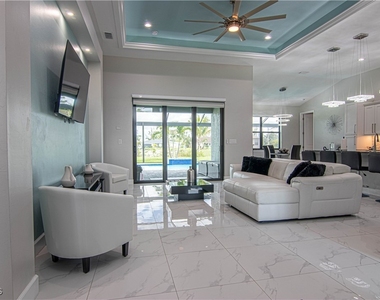 1833 Sw 11th Terrace - Photo Thumbnail 1