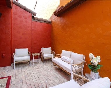 9025 Alturas Street - Photo Thumbnail 5