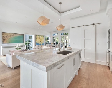 982 9th Avenue S - Photo Thumbnail 10