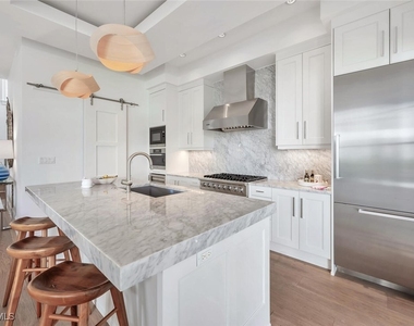 982 9th Avenue S - Photo Thumbnail 8