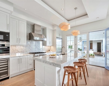 982 9th Avenue S - Photo Thumbnail 11