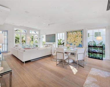 982 9th Avenue S - Photo Thumbnail 5