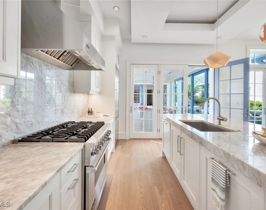 982 9th Avenue S - Photo Thumbnail 9