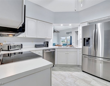 613 Windsor Square - Photo Thumbnail 4