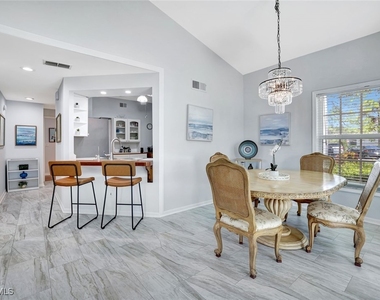 613 Windsor Square - Photo Thumbnail 2