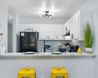 3165 South Street - Photo Thumbnail 6
