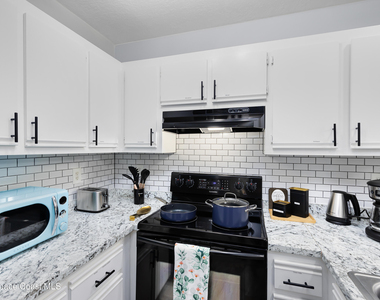 3165 South Street - Photo Thumbnail 9