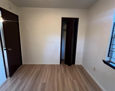 2501 Cleburne Street - Photo Thumbnail 4