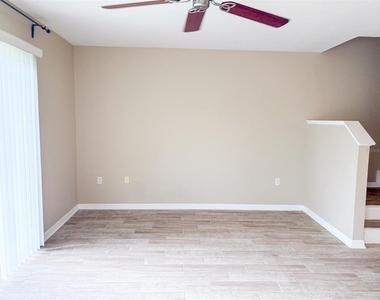 10840 Johanna Avenue - Photo Thumbnail 8