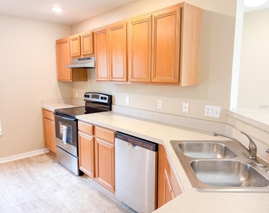 10840 Johanna Avenue - Photo Thumbnail 4