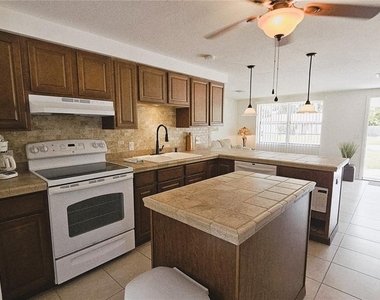 787 Liberty Street - Photo Thumbnail 9