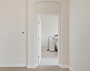 21 Spring Street - Photo Thumbnail 25