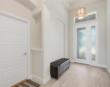 21 Spring Street - Photo Thumbnail 7