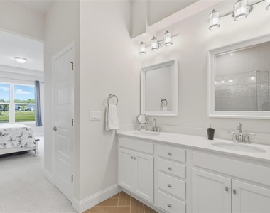 21 Spring Street - Photo Thumbnail 36