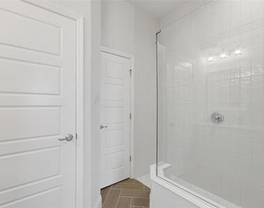 21 Spring Street - Photo Thumbnail 34