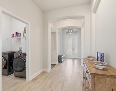 21 Spring Street - Photo Thumbnail 41