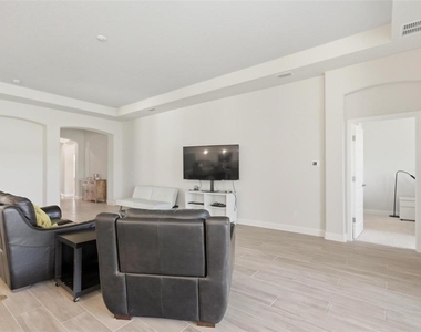 21 Spring Street - Photo Thumbnail 12