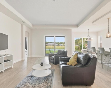 21 Spring Street - Photo Thumbnail 9