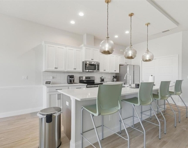 21 Spring Street - Photo Thumbnail 13