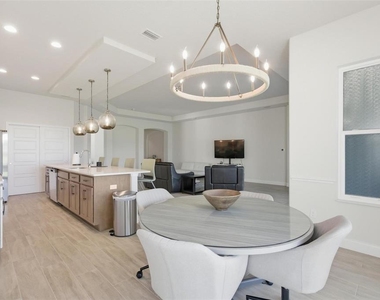 21 Spring Street - Photo Thumbnail 24