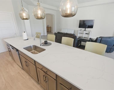 21 Spring Street - Photo Thumbnail 19