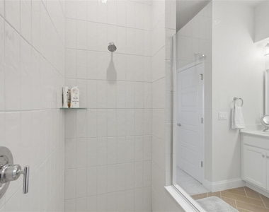 21 Spring Street - Photo Thumbnail 35