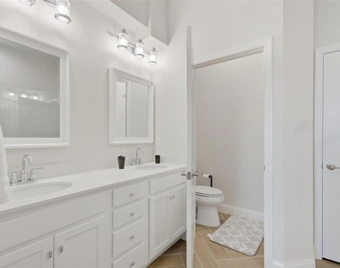 21 Spring Street - Photo Thumbnail 32
