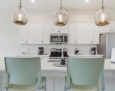 21 Spring Street - Photo Thumbnail 15