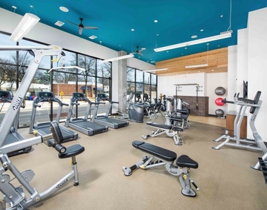 245 E Trinity Place - Photo Thumbnail 14