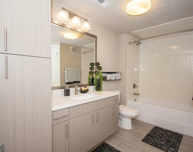 245 E Trinity Place - Photo Thumbnail 11