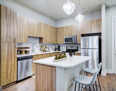 245 E Trinity Place - Photo Thumbnail 1