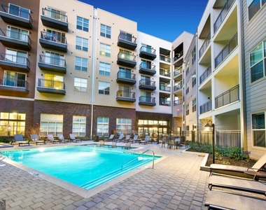 245 E Trinity Place - Photo Thumbnail 19
