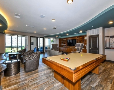 245 E Trinity Place - Photo Thumbnail 13