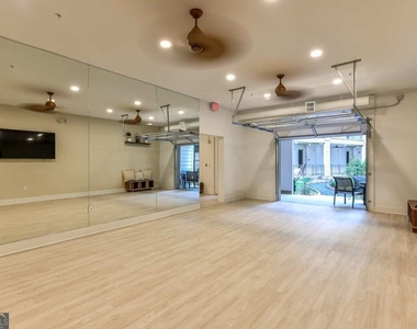 245 E Trinity Place - Photo Thumbnail 15