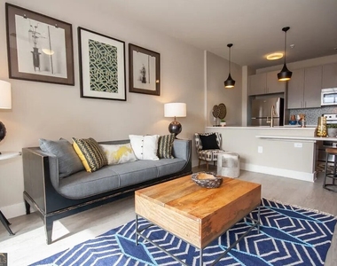245 E Trinity Place - Photo Thumbnail 6