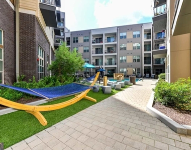 245 E Trinity Place - Photo Thumbnail 21